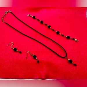 Necklace, earrings & bracelet set.